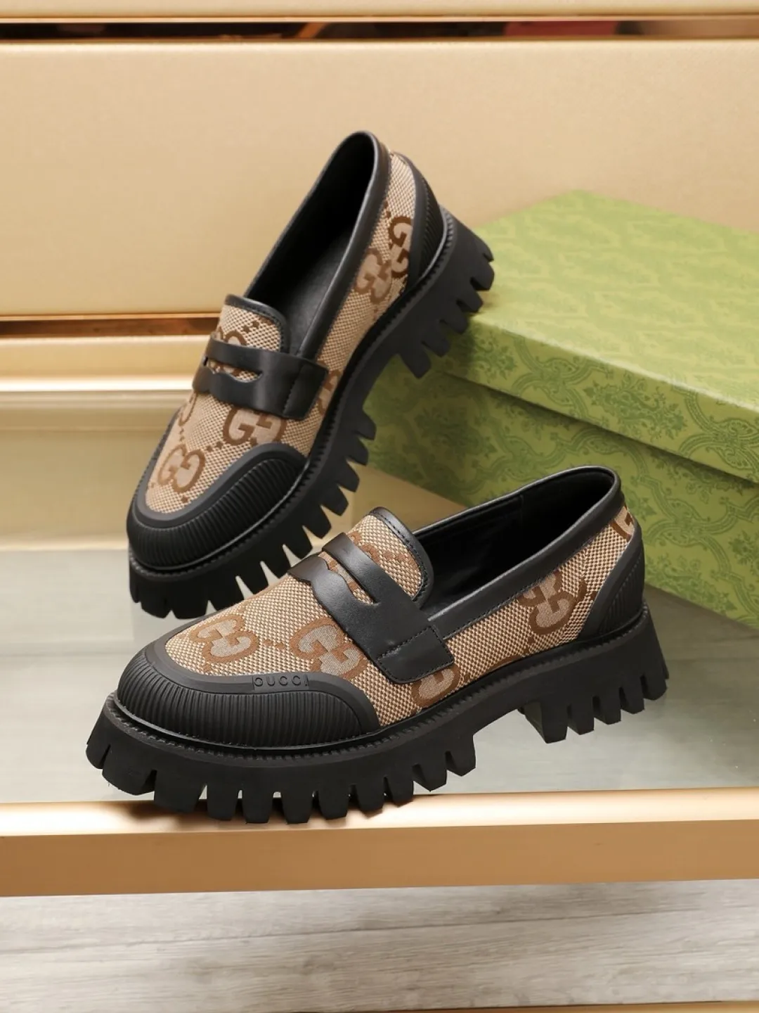 Men's Men's Shoes 💰P540💰[GUCCI] 🆕Men's classic loafers, which combine classic shoe styles with retro California style. Slipper style design, easy to put on and take off. The upper is carefully made of original fabric and decorated with a rubber concave sole and the logo on the upper. Wear it with casual clothing or a suit. Size: 38-44 (45.46 customized)